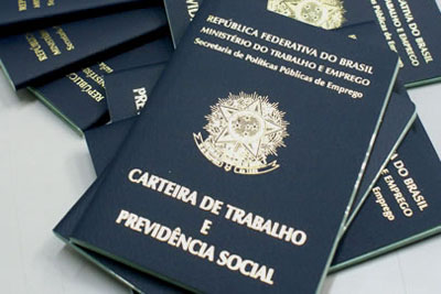 Advogado atua em causas de Direito do Trabalho realizando ações trabalhistas