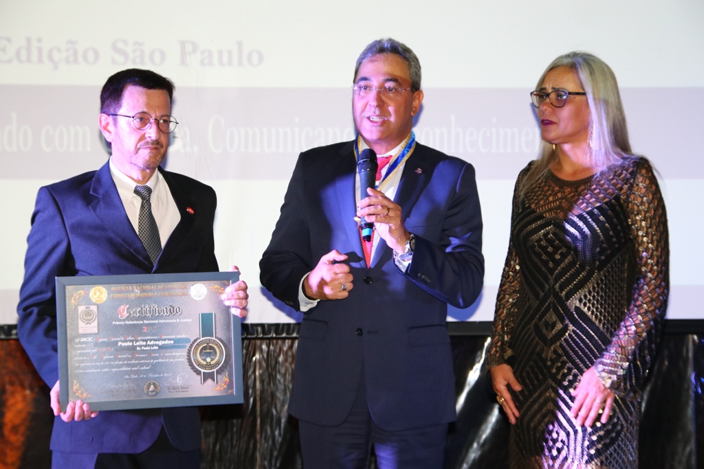 Paulo Leite recebe prêmio da Ancec